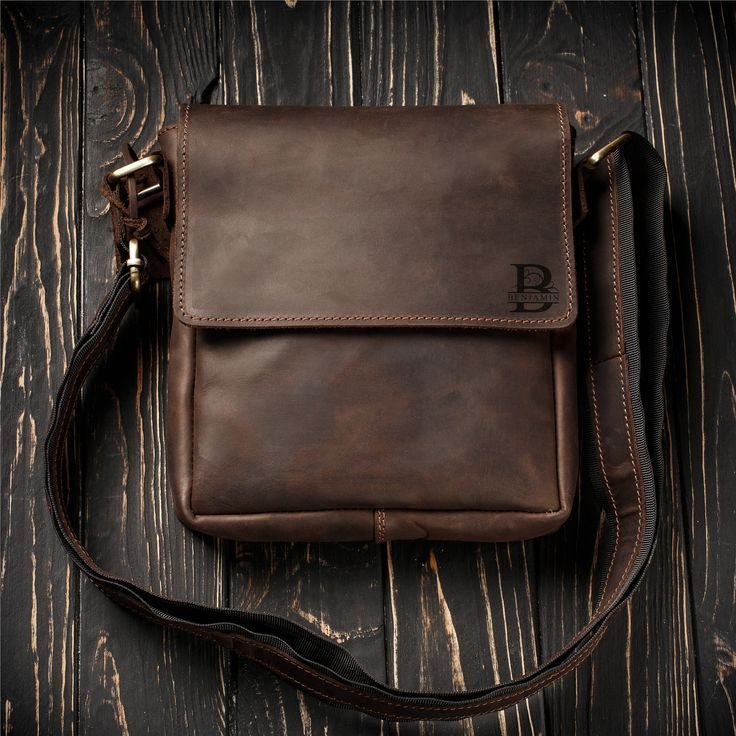Urban Nomad Leather Crossbody Bag – Compact Luxury for Life on the Move